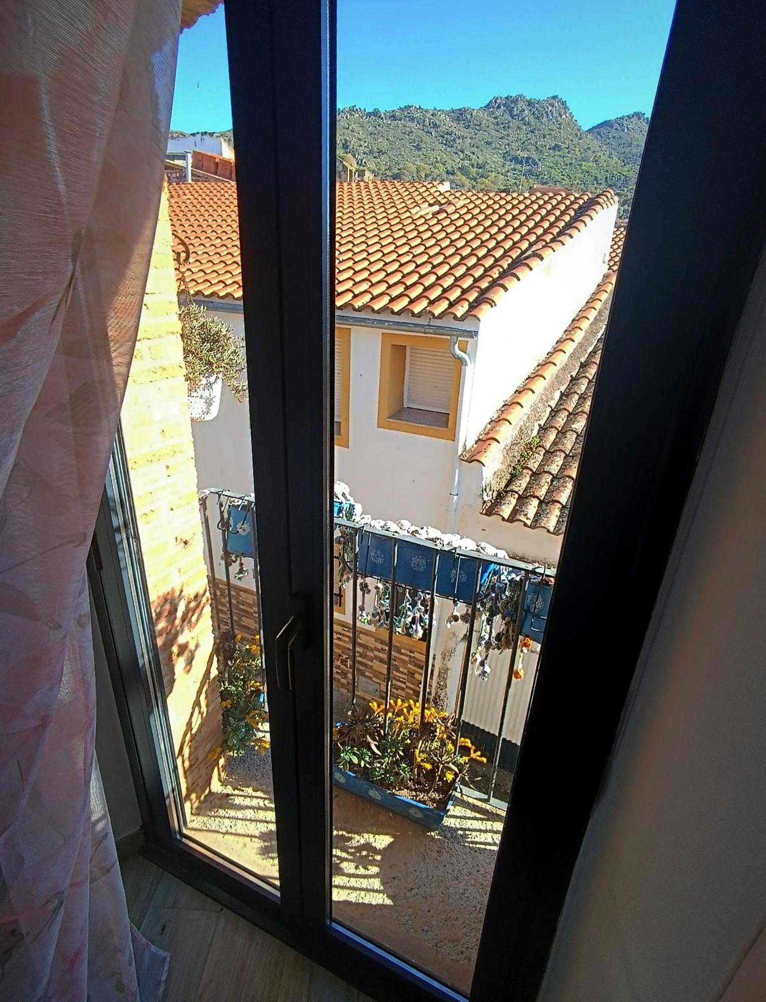 25 De Abril Homestay *